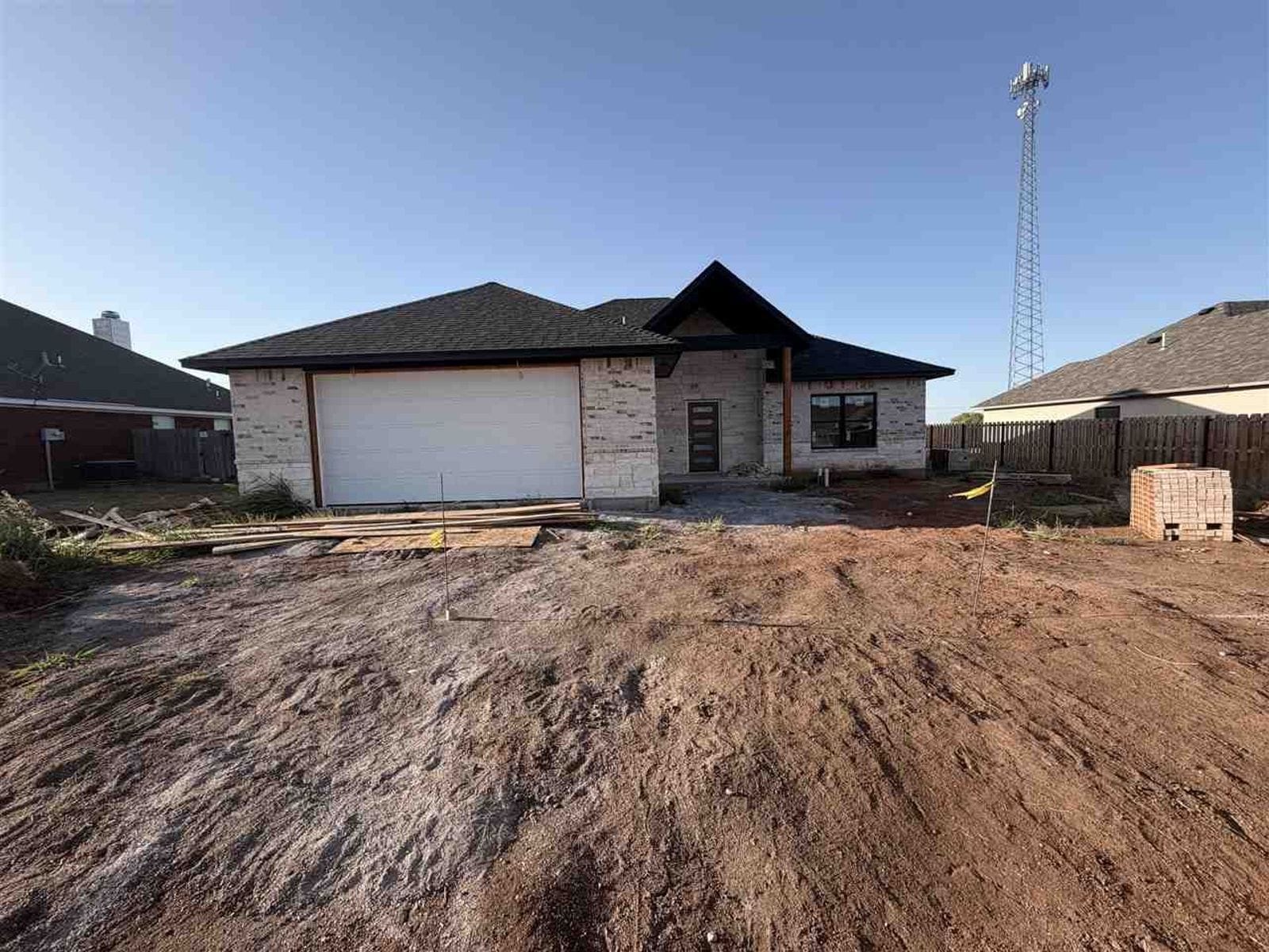 206 Meadowlark Ln, Geronimo, OK